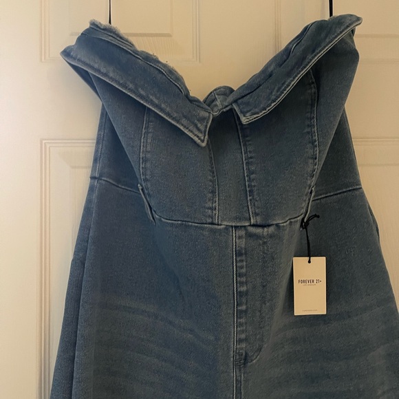 Forever 21  Sleeveless Sweetheart Neckline Denim Flare Jumpsuit - Picture 3 of 10